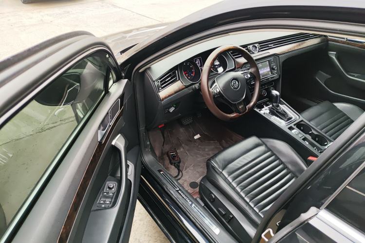 Used Volkswagen Magotan 2019 330TSI DSG Leading Model China VI Standard
