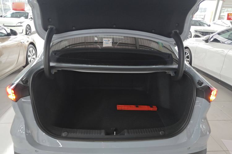 Used  L6 2023 125km PLUS
