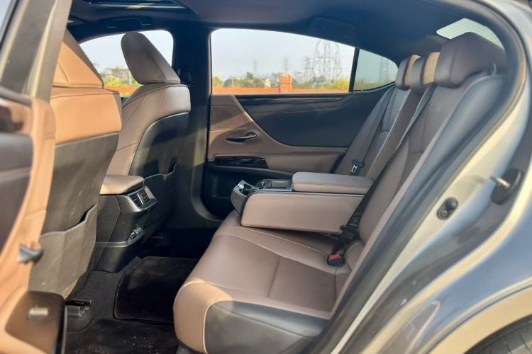 Used Lexus ES 2022 200 Excellence Edition
