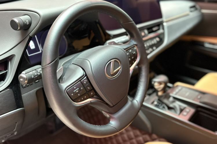 Used Lexus ES 2021 200 Excellence Edition
