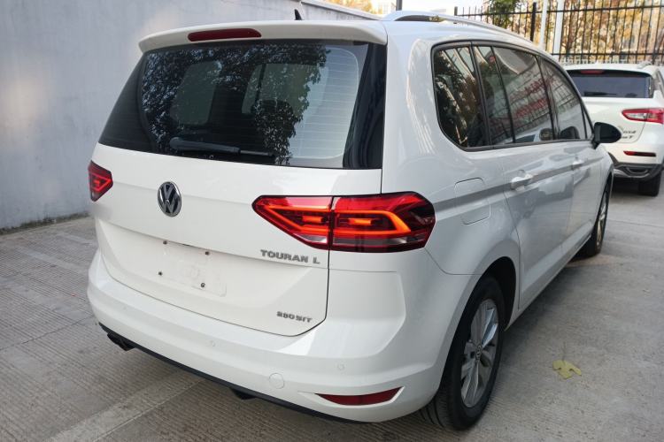 Used Volkswagen Touran 2016 Volkswagen Touran L 280TSI DSG Comfort Edition
