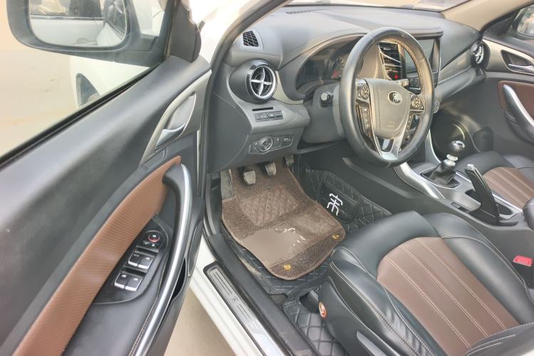 Used BYD Song 2016 GaiShi Edition 1.5TI Manual Elite Model
