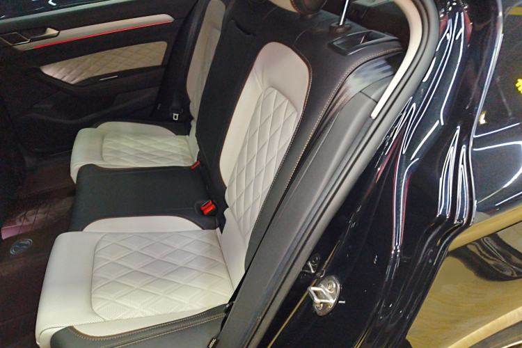 Used Volkswagen Magotan 2023 2 Million Units Commemorative Edition 330TSI DSG Luxury Version
