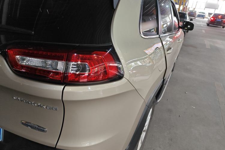 Used  Cherokee 2016 2.4L Leading Edition
