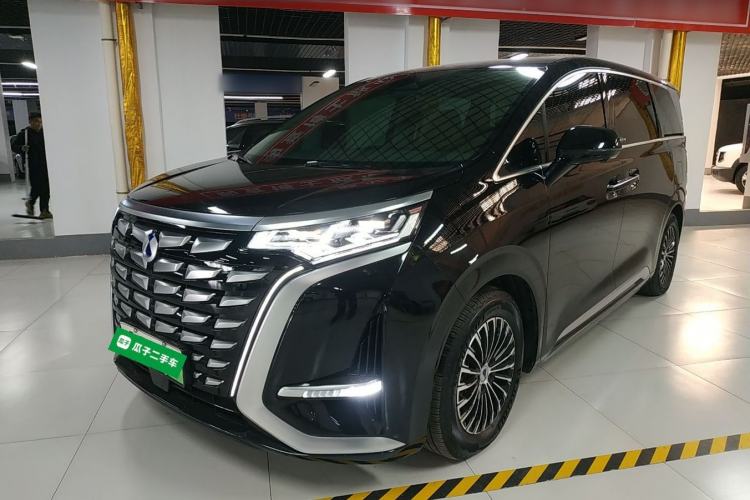 Used Denza D9 2022 DM-i 1040 Prestige Model