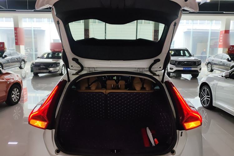 Used Volvo V40 2018 T3 Zhiyi Edition
