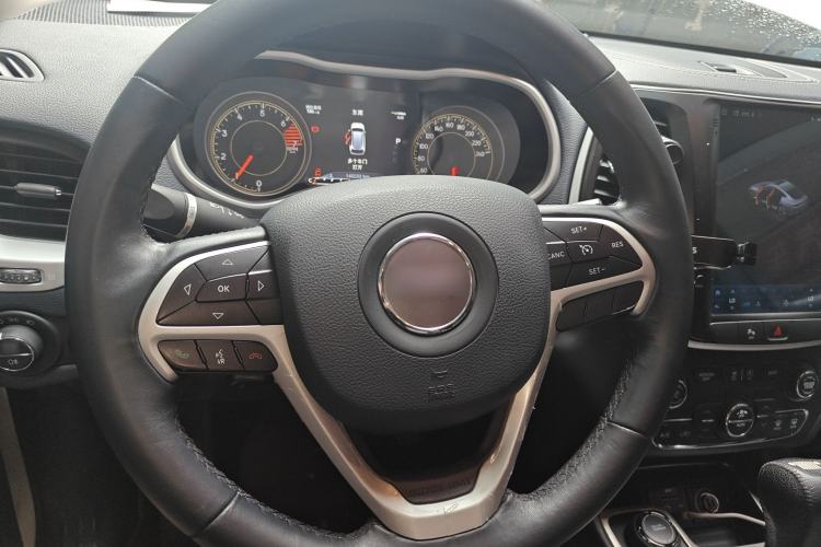 Used  Cherokee 2016 2.4L Professional Smart Version