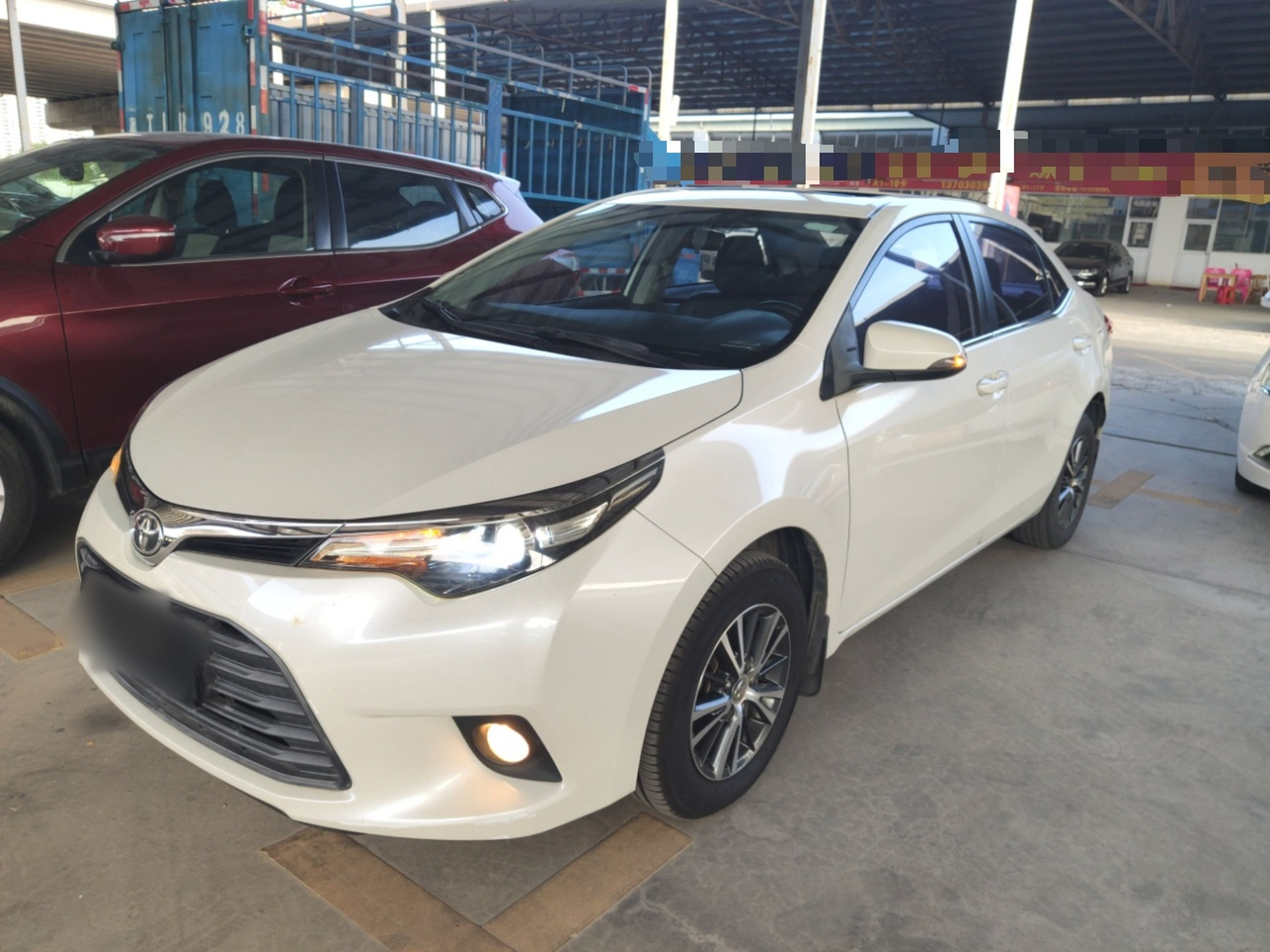 تحت مقدمة السيارة