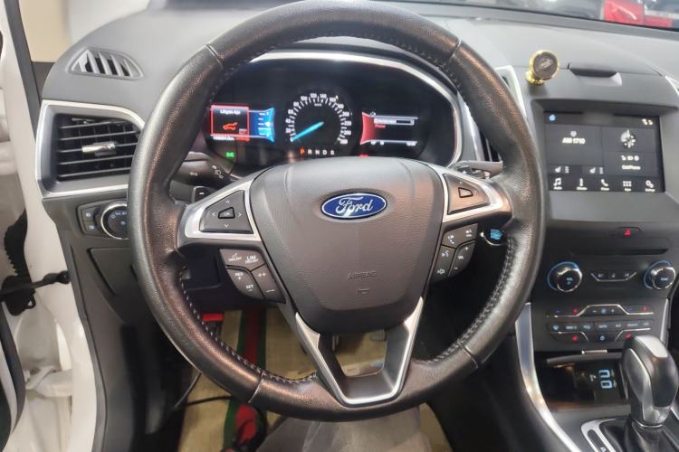 Used Ford Edge 2016 EcoBoost 245 Two-Wheel-Drive Titanium 7-Seater
