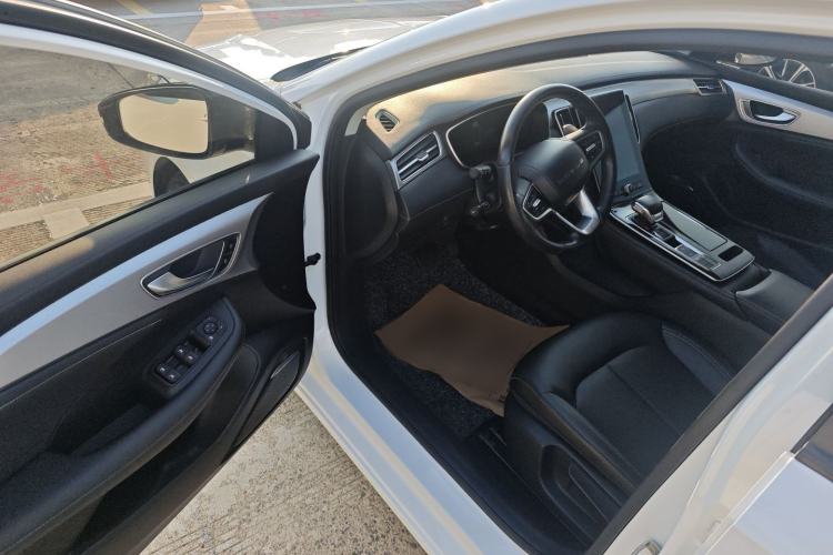 Used Roewe i6 MAX 2020 300TGI Automatic Sporty Cool Edition
