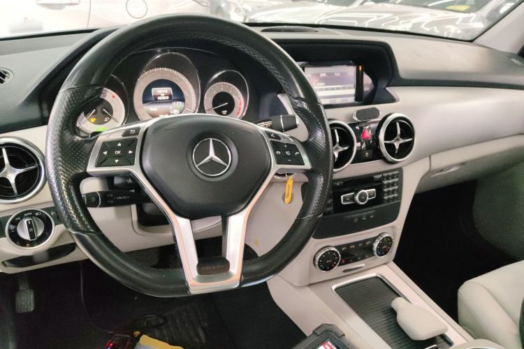 Used Mercedes-Benz GLK-Class 2015 GLK 260 4MATIC Dynamic Edition Ultimate Version
