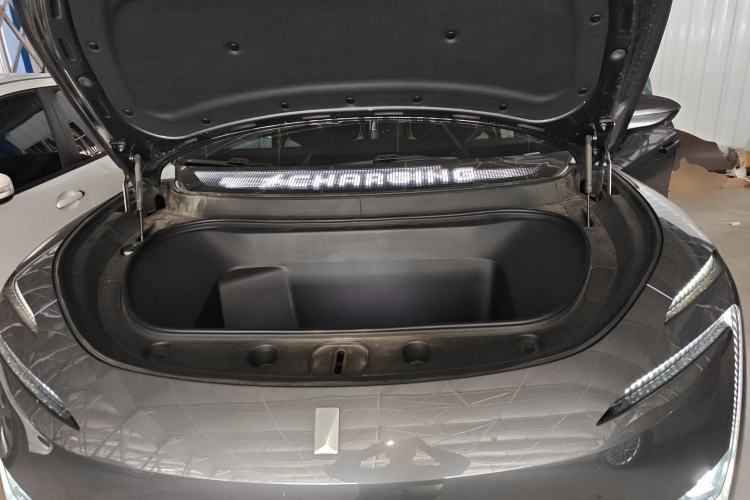 Used  11 2022 Long-Range Dual-Motor Luxury Edition 4 Seats
