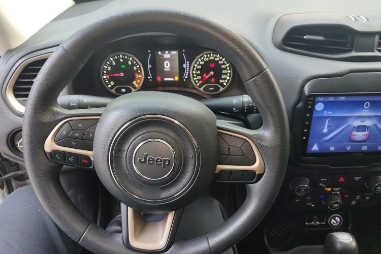 Used  Renegade 2018 Connected Large Screen Version 180T Automatic High-Energy Edition