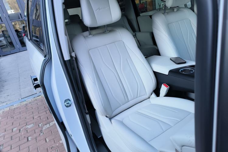 Used Buick GL8 New Energy 2024 Lu Zun Deluxe Edition 7-Seater
