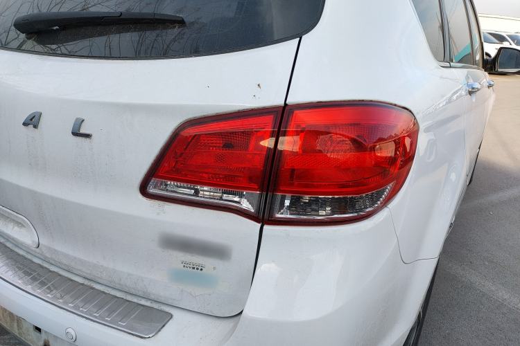 Used Haval H6 2015 Upgraded Model 1.5T Manual Two-Wheel Drive Elite Version
