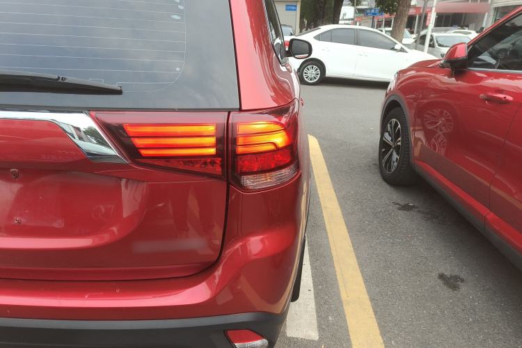 Used Mitsubishi Outlander 2018 2.0L Two-Wheel Drive Glory Edition 5 Seats
