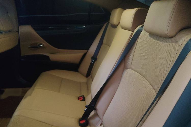 Used Lexus ES 2023 200 Excellence Edition
