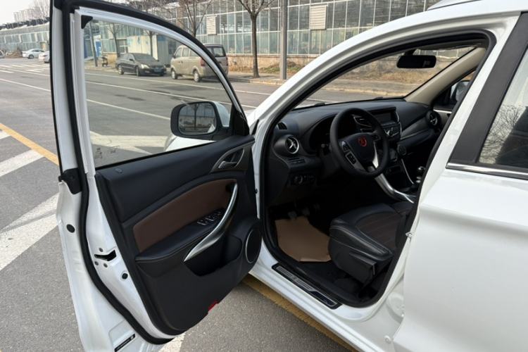 Used BYD Song 2017 Gaishi Upgrade Edition 1.5TI Manual Leading Model
