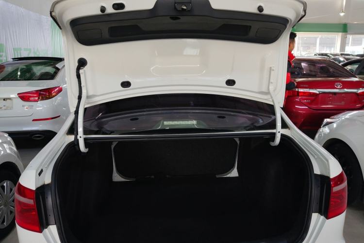 Used Volkswagen Lavida 2013 Revised Classic 1.6L Manual Fashion Edition