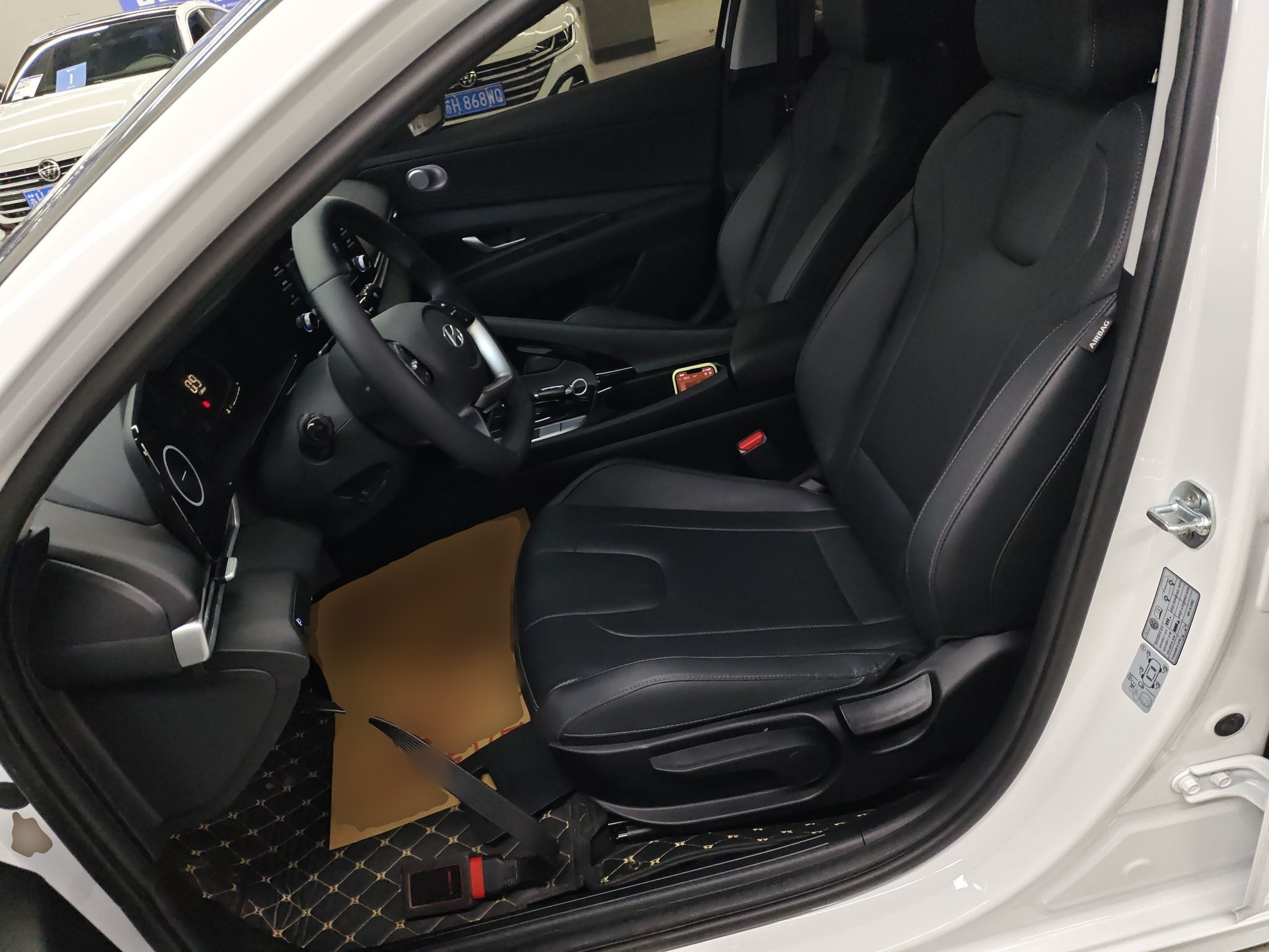 Переднее сиденье в автомобиле