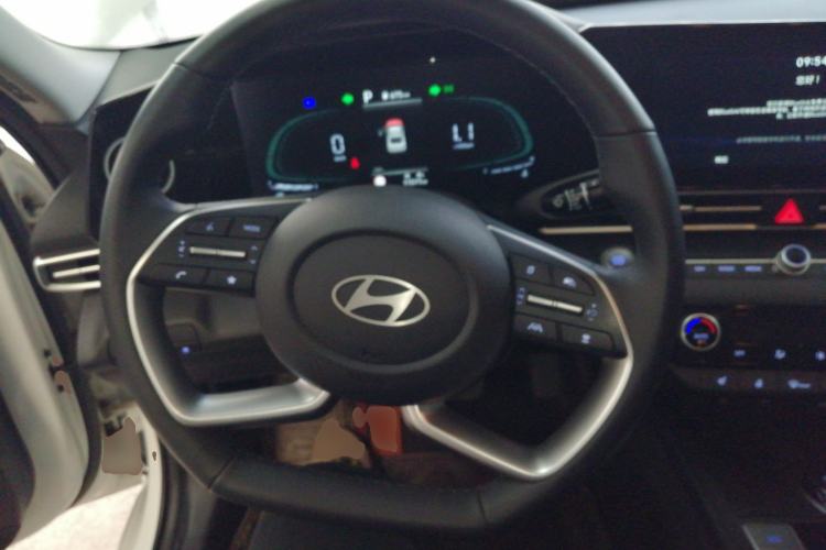 Used Hyundai Elantra 2023 1.5L CVT LUX Prestige Edition