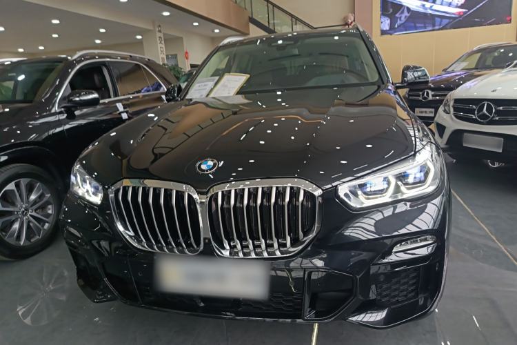 Used BMW X5 2021 xDrive40i Luxury Model with M Sport Package
