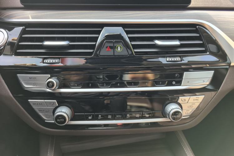 Used BMW 5 Series New Energy 2020 Mileage Upgrade Version 530Le Luxury Package
