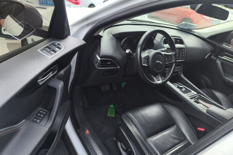 Used Jaguar F-PACE 2018 2.0T Two-Wheel Drive Urban Deluxe Edition
