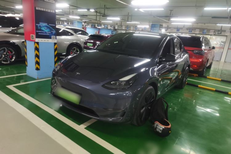 Used Tesla Model Y 2022 Long-Range All-Wheel-Drive Version