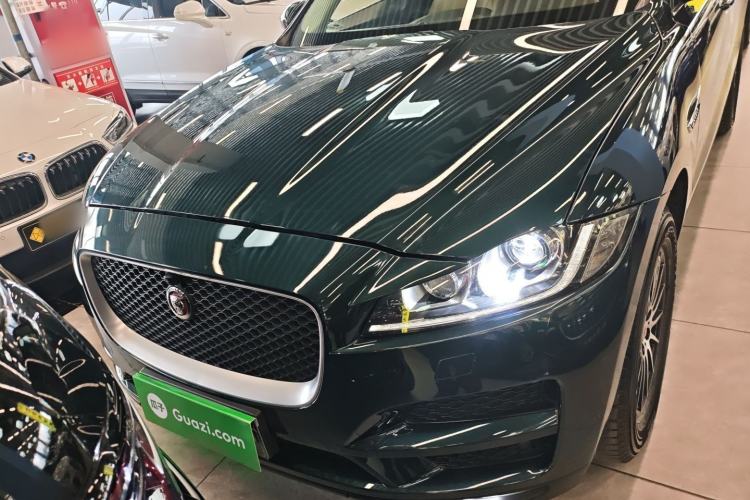 Used Jaguar F-PACE 2016 2.0T Two-Wheel Drive Urban Luxury Edition
