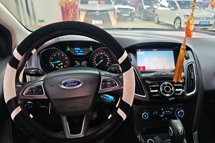 Used Ford Focus 2018 Hatchback Classic 1.6L Automatic Trendy SmartDrive Edition
