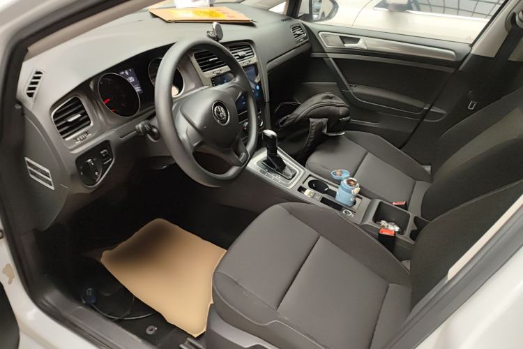 Used Volkswagen Golf 2016 1.6L Automatic Fashion Model
