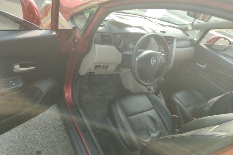 Used Venucia R50 2014 1.6L Automatic Splendid Edition
