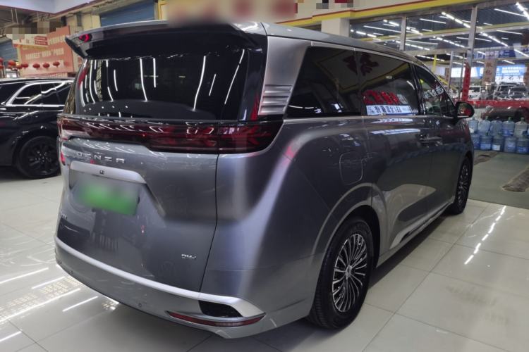 Used Denza D9 2022 DM-i 1040 Prestige Model