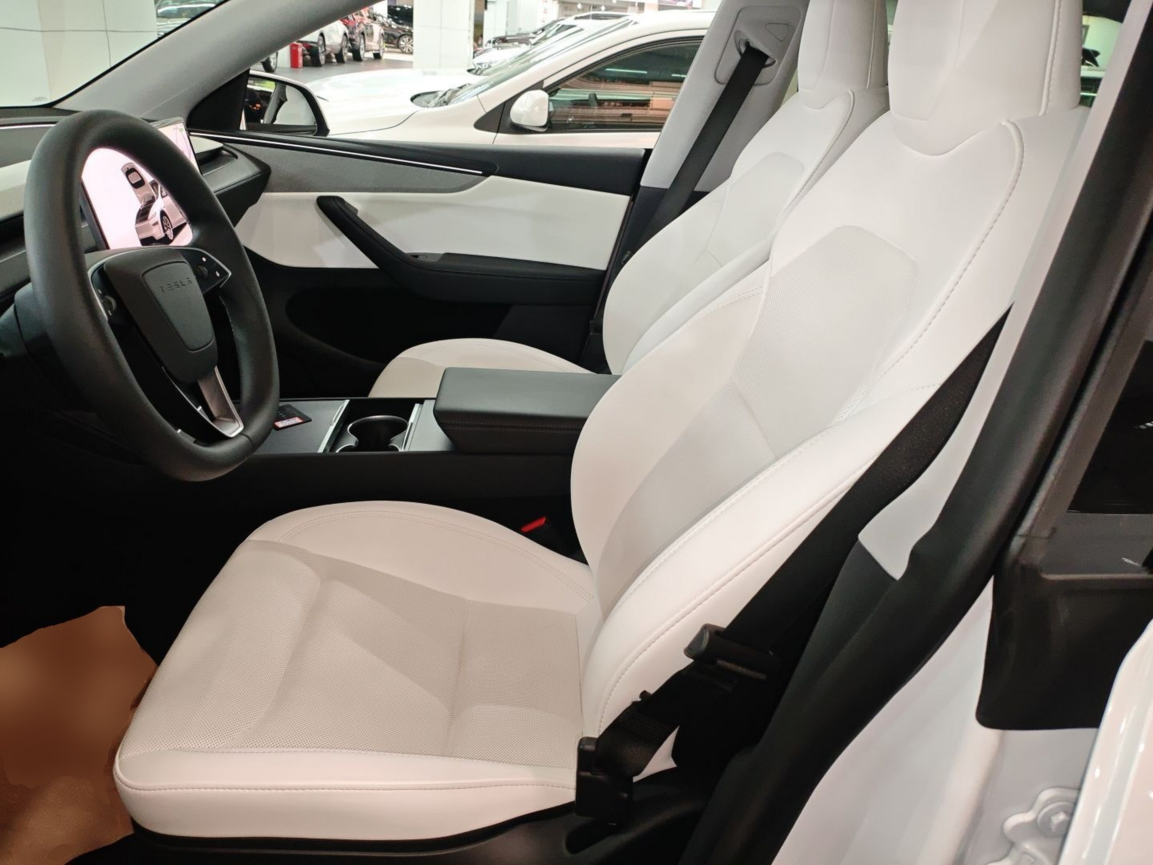 Переднее сиденье в автомобиле