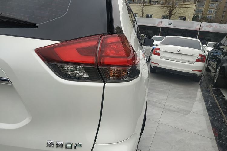 Used Nissan X-Trail 2023 Classic 2.0L Two-Wheel Drive Smart Connect Premium Edition
