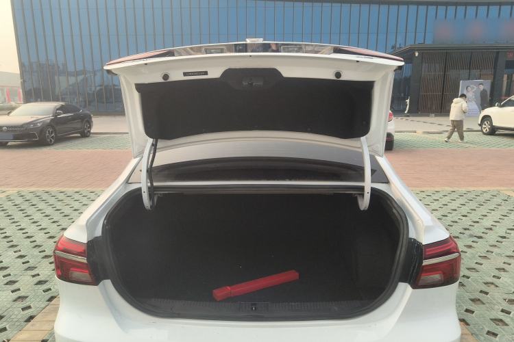 Used Roewe i6 2020 PLUS 1.6L CVT 4G Connected Glory Luxury Edition
