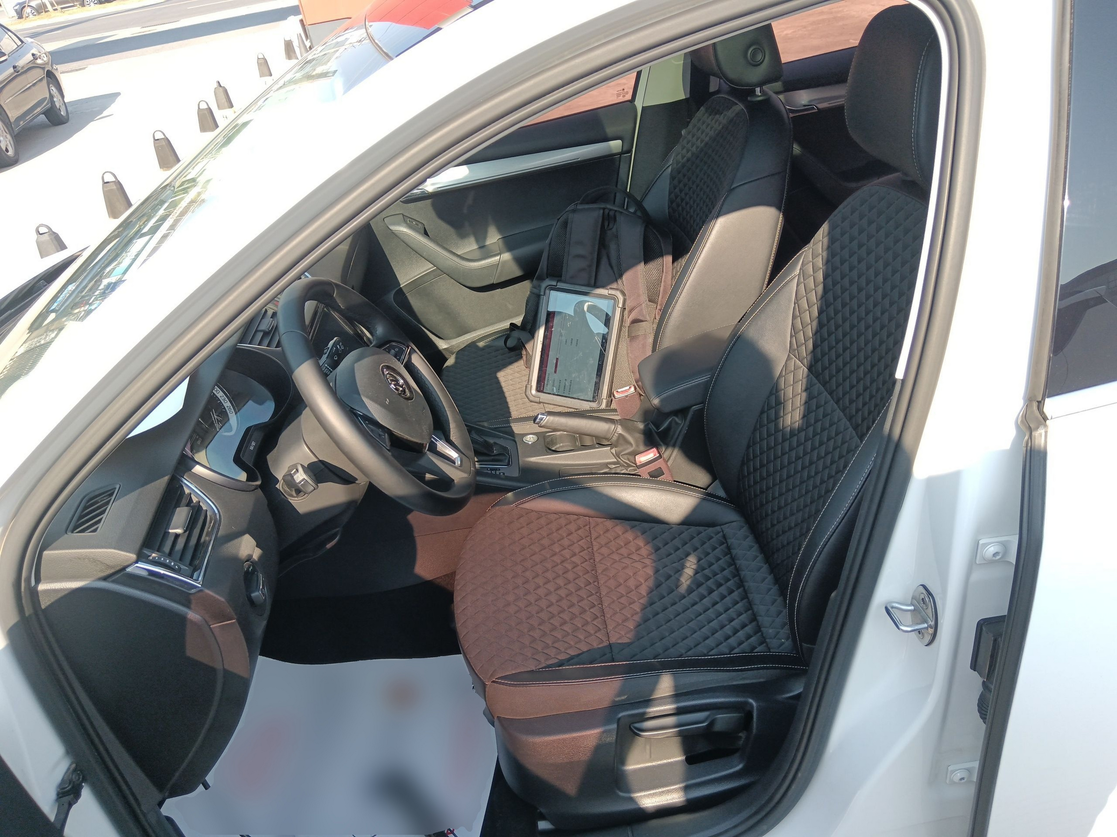 Переднее сиденье в автомобиле