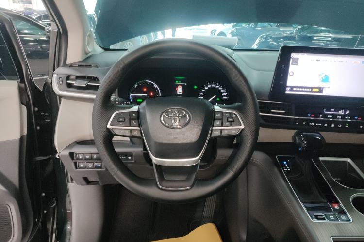 Used Toyota Sienna 2023 2.5L Hybrid Comfort Edition