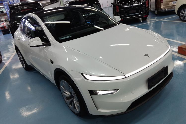 Used Tesla Model Y 2025 Rear-Wheel-Drive Version
