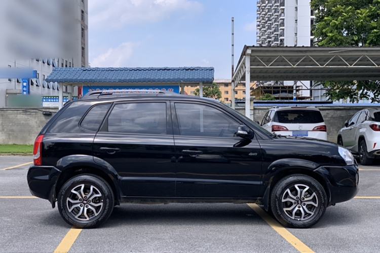 Used Hyundai Tucson 2013 2.0L Manual 4x4 Luxury Version
