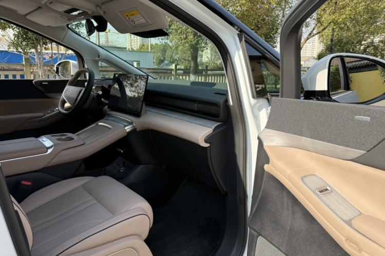 Used XPeng X9 2024 640 All-Wheel Drive High-Performance Max
