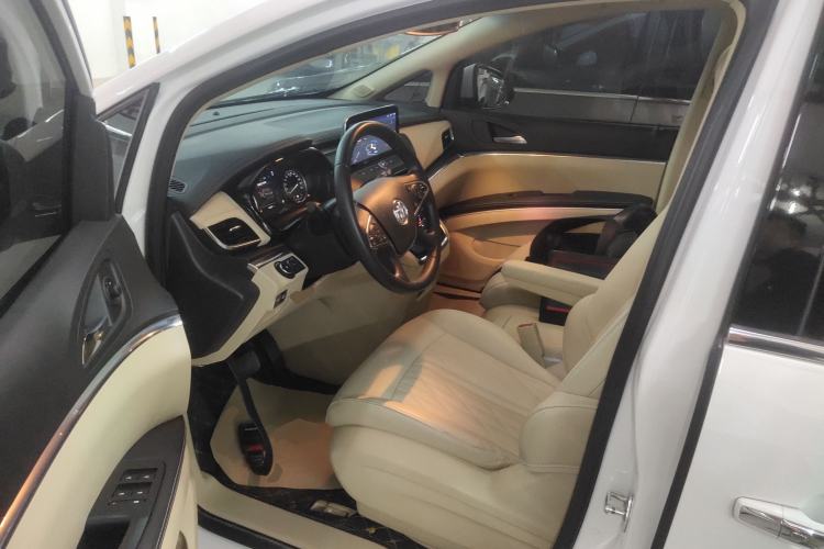 Used Buick GL8 2023 Facelifted Land Cruiser Executive Luxury Version
