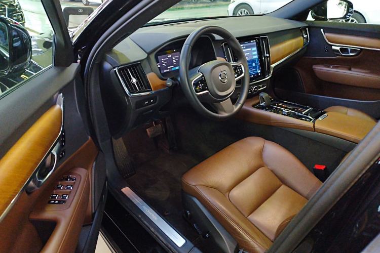 Used Volvo S90 New Energy 2024 Plug-in Hybrid Four-Wheel Drive Long-Range Zhiyi Luxury Edition