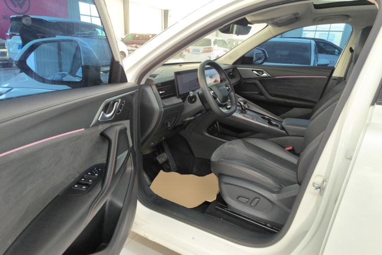 Used Roewe D5X DMH 2024 135 Tech Edition
