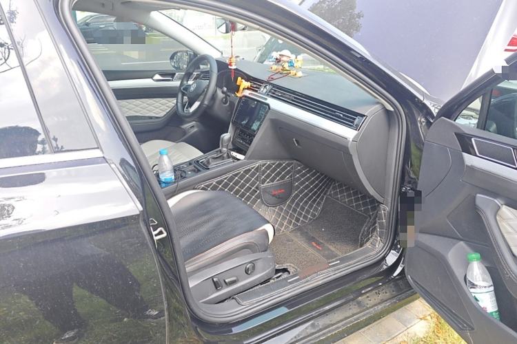 Used Volkswagen Magotan 2025 Zhongxiang Version 330TSI DSG Luxury Edition
