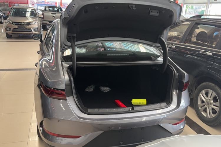 Used BYD Qin PLUS 2025 DM-i Smart Drive 55KM Leading Model
