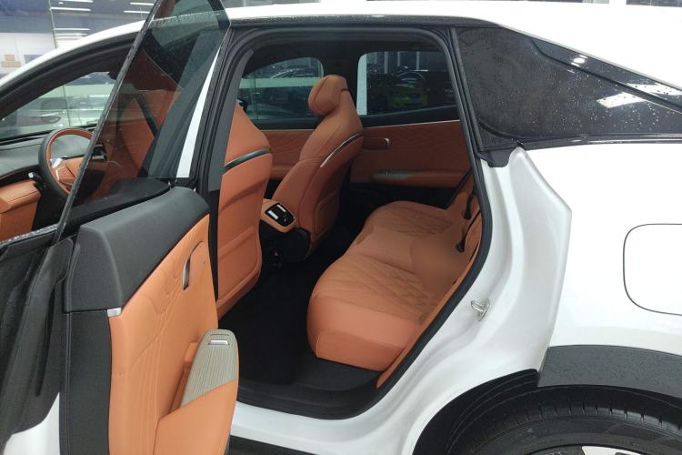 Used  S07 2023 200Max Range-Extended Version
