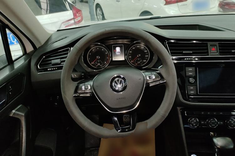 Used Volkswagen Tiguan L 2019 330TSI Automatic Two-Wheel Drive Panoramic Comfort Edition China VI Standard
