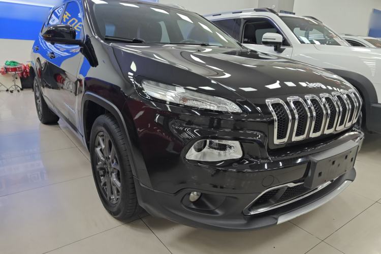 Used  Cherokee 2020 2.0L Two-Wheel Drive Classic Sports Edition